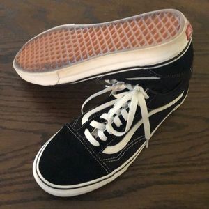 Men’s Old Skool Vans. Men’s 8.5/women’s 10.   EUC